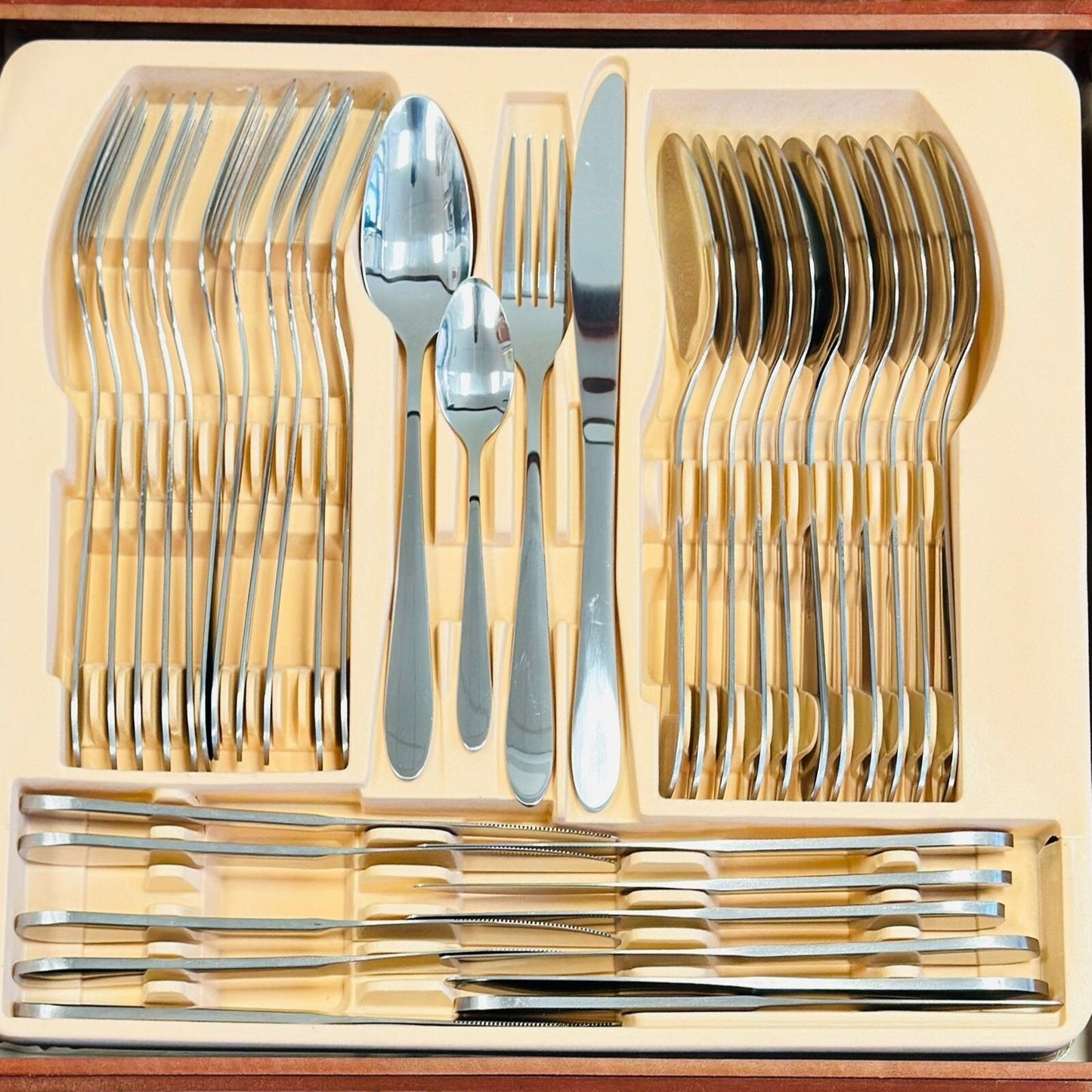 LUXERY PRIBOR ZA JELO 72 DJELNI U DRVENOM KOFERU