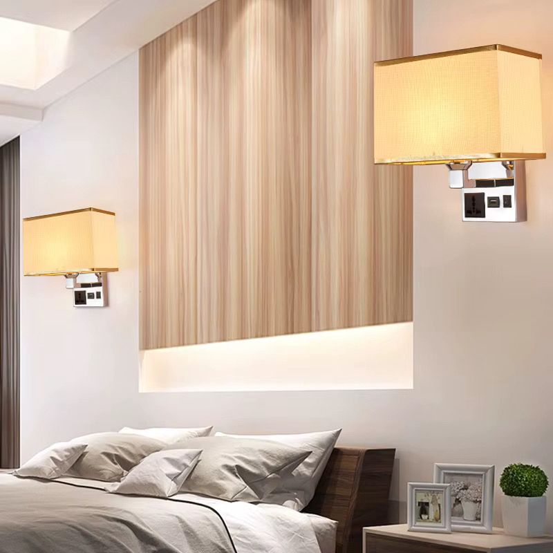 Zidna Lampa s Ugrađenim USB/USB-C Punjenjem + utičnica