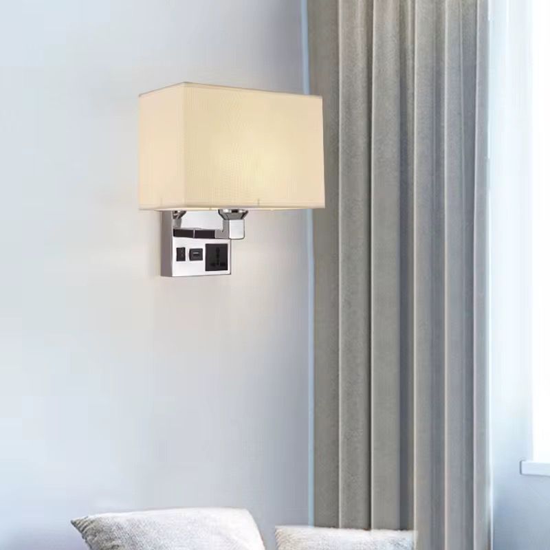 Zidna Lampa s Ugrađenim USB/USB-C Punjenjem + utičnica